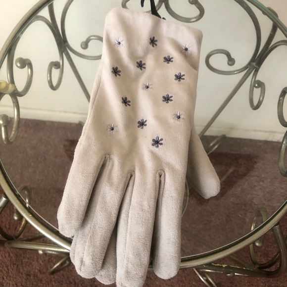 Beige velour gloves with snowflakes. - Picture 2 of 2
